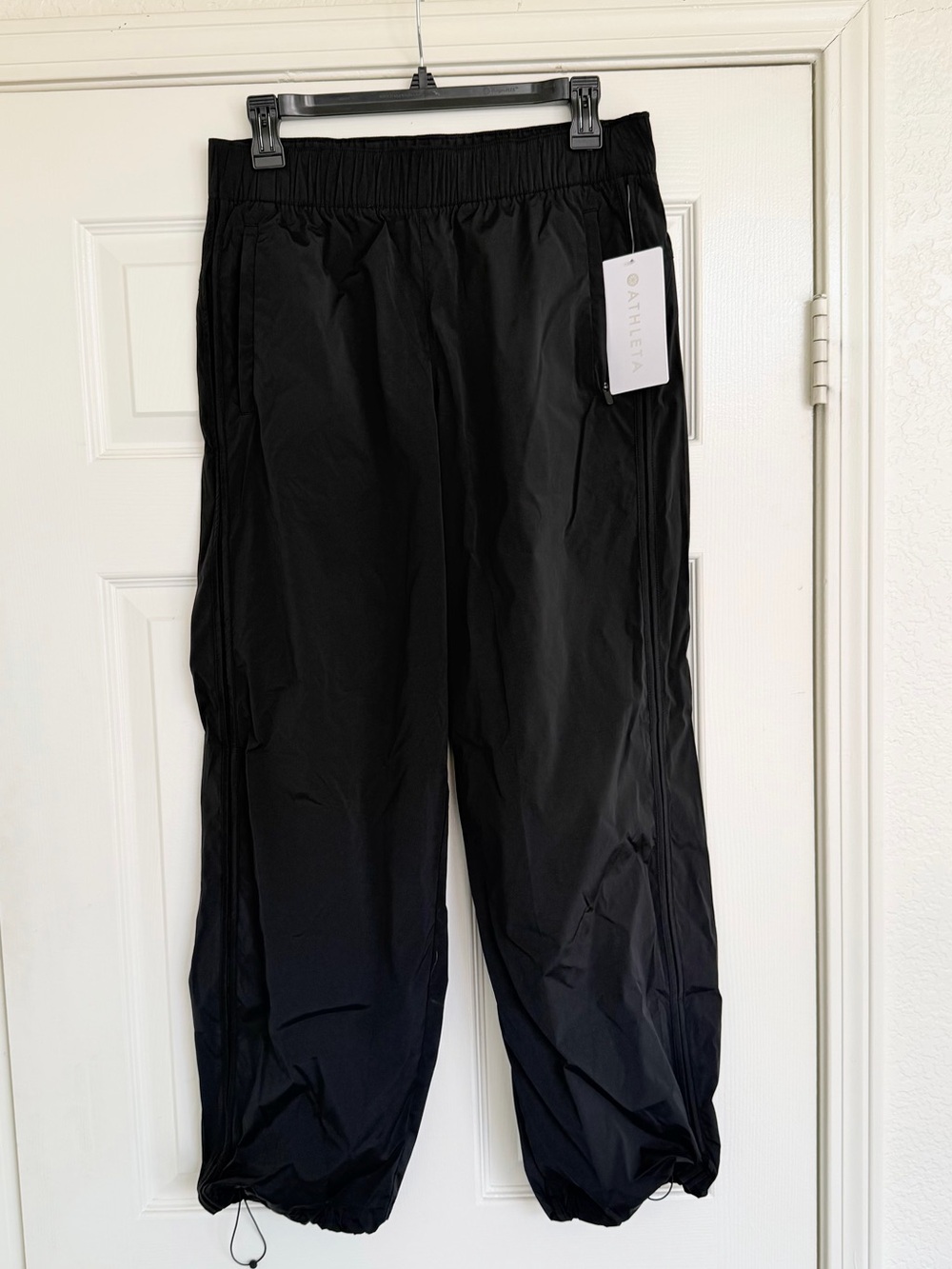 Athleta Pantalon Rise Pants NWT Black Size Small S Windbreaker Water Proof